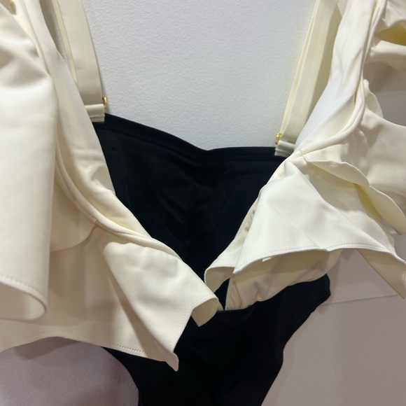 PUNTAMAR Eoni One-piece Swimsuit White and black ruffle NWT Columbia - Picture 6 of 8
